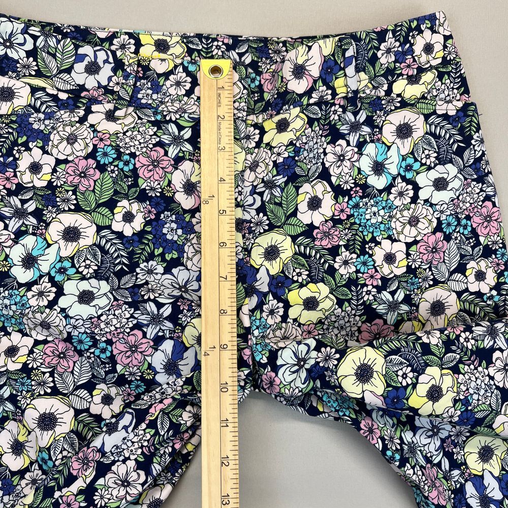Talbots Perfect Short Women's 6 Navy Floral Print Bermuda Shorts Cotton Stretch - Picture 6 of 7